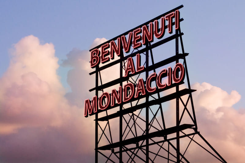 cartello benvenuti al mondaccio